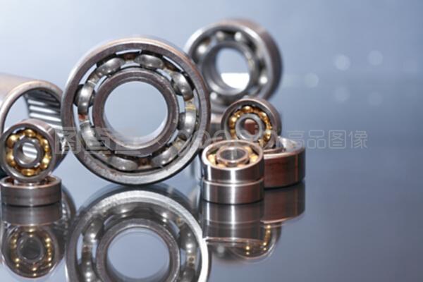 玻璃上的滾珠軸承 精密傳動與特種軸承的獨特應用